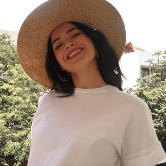 Meet your Posher, Annette - Picture 1 of 2